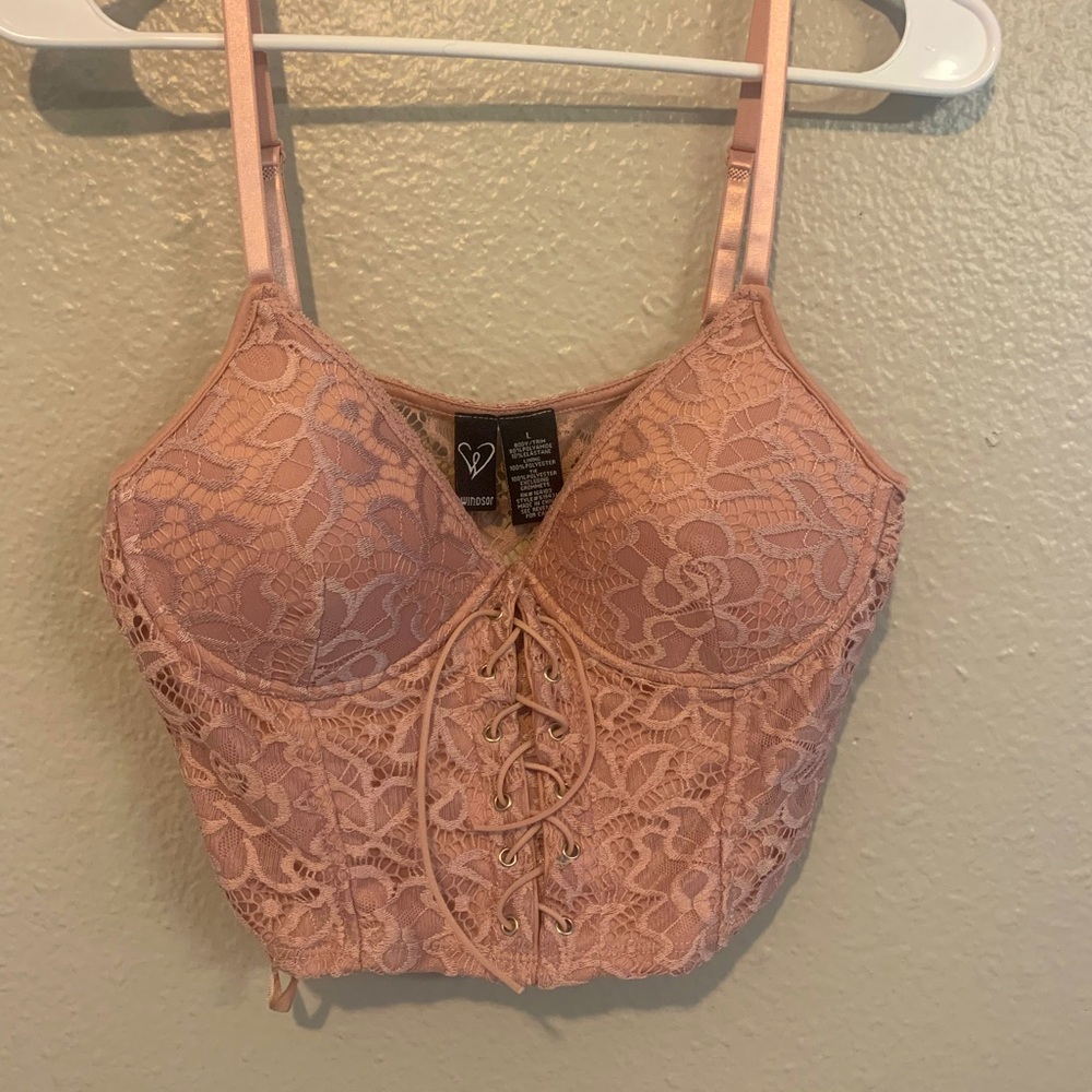 Windsor Lace tie front mauve crop top size large